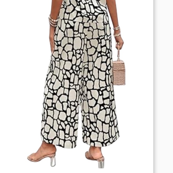 Women pants suits Allover print halter elegant  Set.Sleeveless size Medium. - Picture 3 of 8